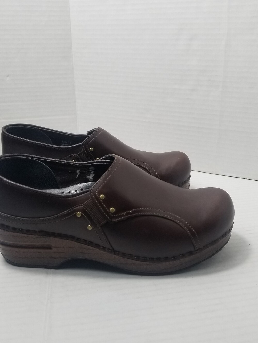 DANSKO WOMEN'S BROWN LEATHER SLIP-ON COMFORT CLOGS SIZE 36